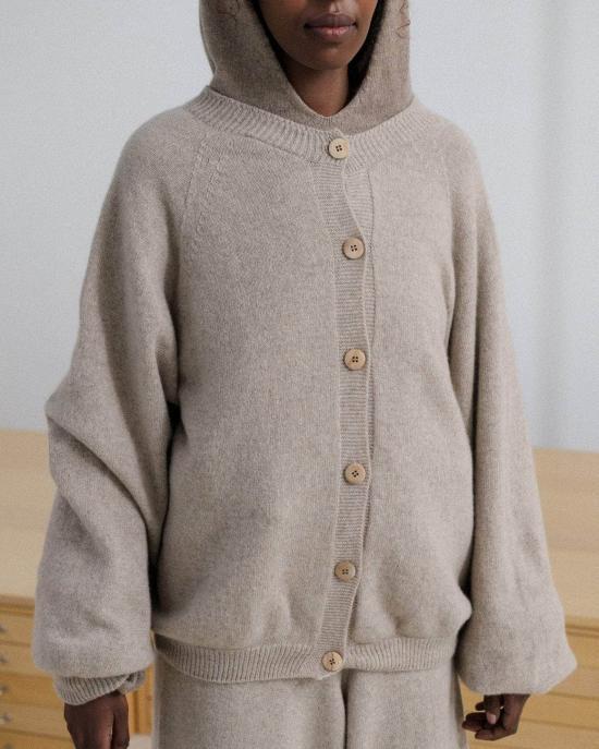 BASERANGE Lightweight Knit Cardigan for Women PUSOCRWSP26 INGRA SAND DOM