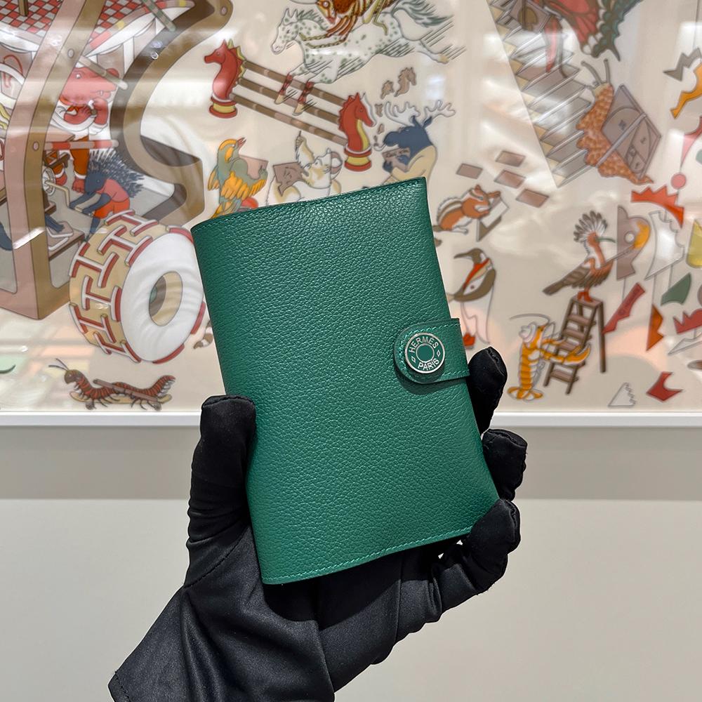 HERMES Epsom Calfskin RMS Passport Holder Wallet Green