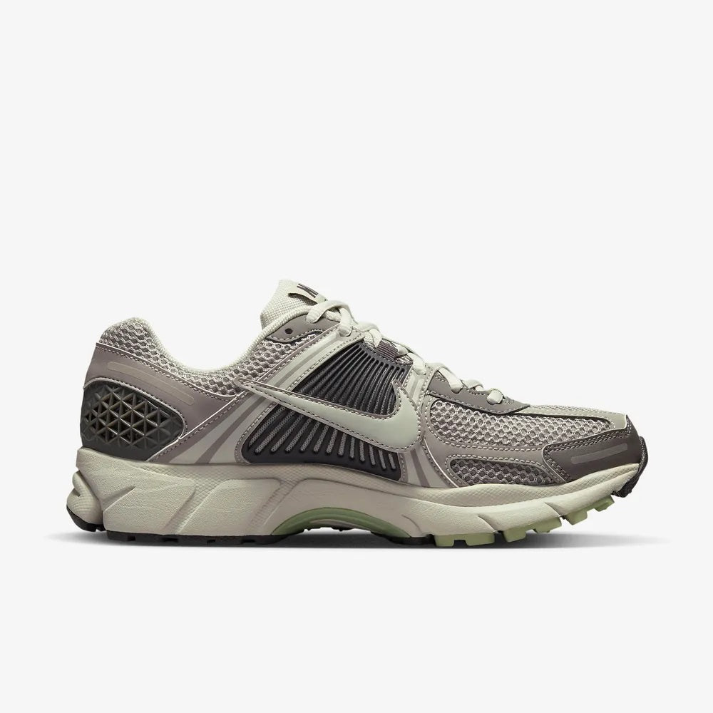 Nike Women's Zoom Vomero 5 Running Shoes Cobblestone/Flat Pewter FB8825 001