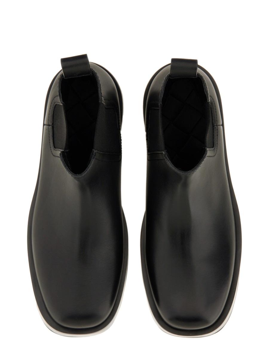 Bottega Veneta Black Leather Chelsea Boots for Men