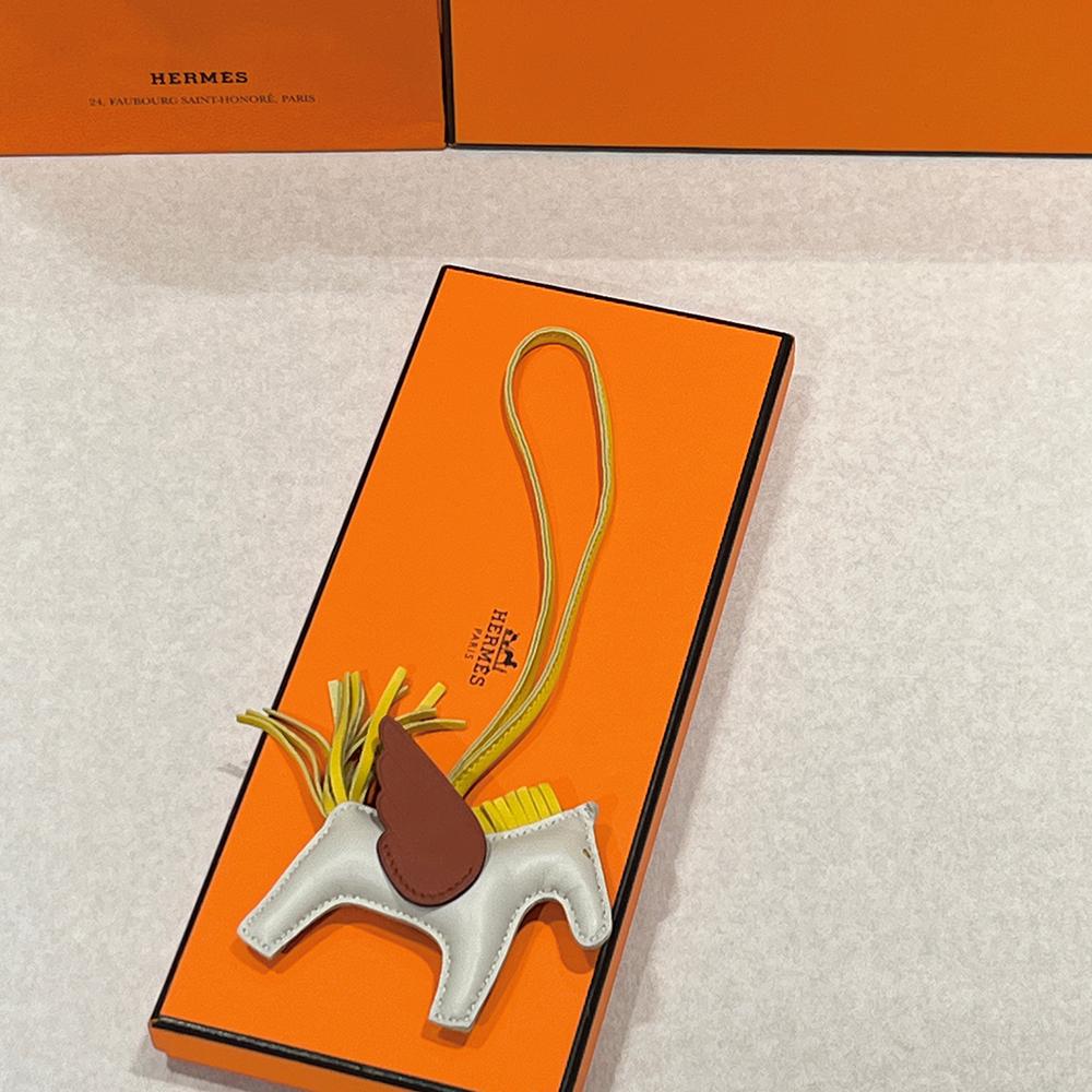 HERMES Rodeo Pegasus PM Charm Ivory Brown Yellow Calfskin Lambskin Keyring