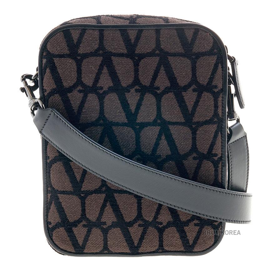 VALENTINO Garavani Signature V Logo Leather Shoulder Bag Unisex