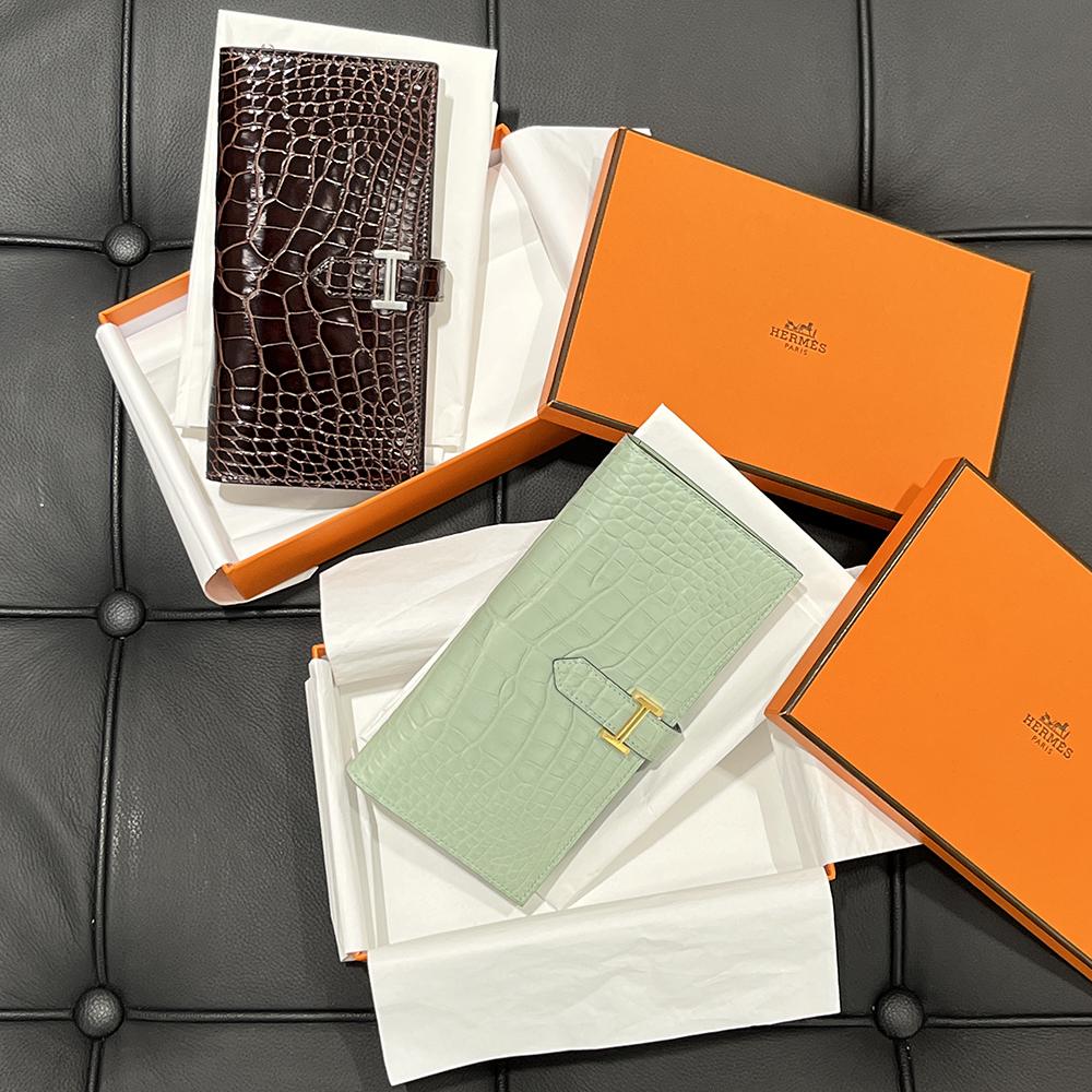 HERMES Alligator Long Wallet Mint Matte Gold Hardware Unisex