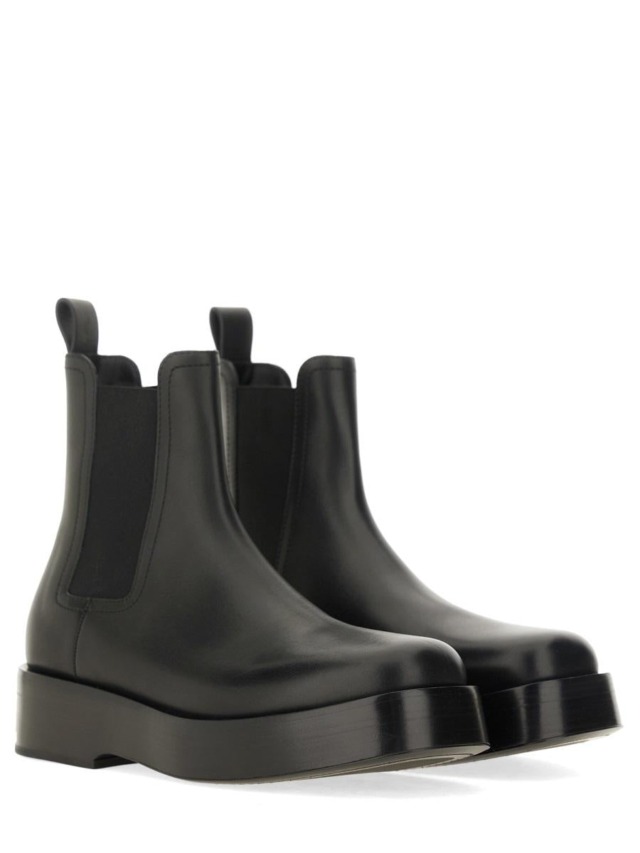 Bottega Veneta Black Leather Chelsea Boots for Men