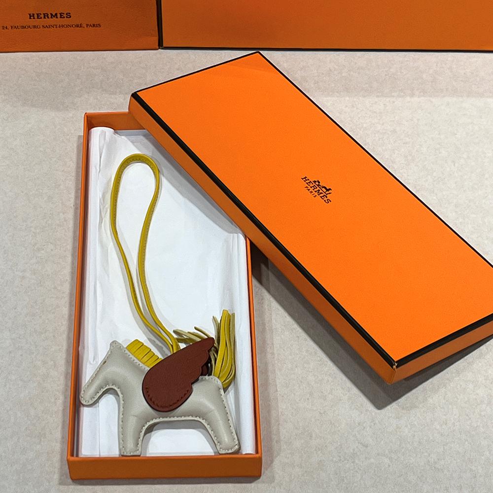 HERMES Rodeo Pegasus PM Charm Ivory Brown Yellow Calfskin Lambskin Keyring