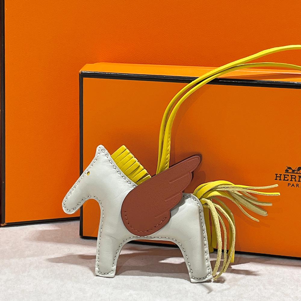HERMES Rodeo Pegasus PM Charm Ivory Brown Yellow Calfskin Lambskin Keyring
