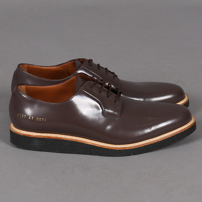 Common Projects Warm Gray Shiny Leather Derby Shoes for Men 2107 3874