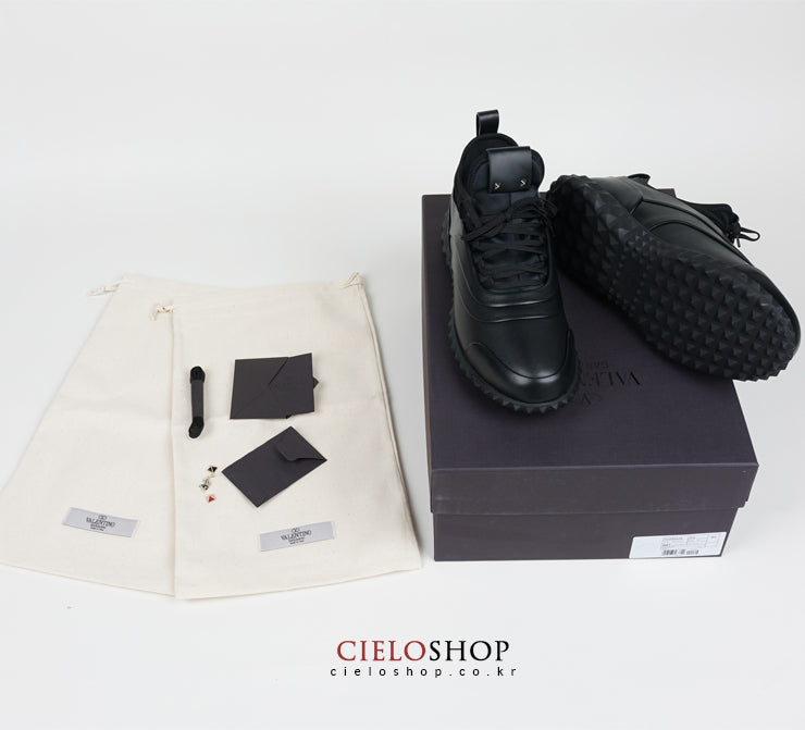 VALENTINO Black Rockstud Bodytech Techshock Low-Top Sneakers