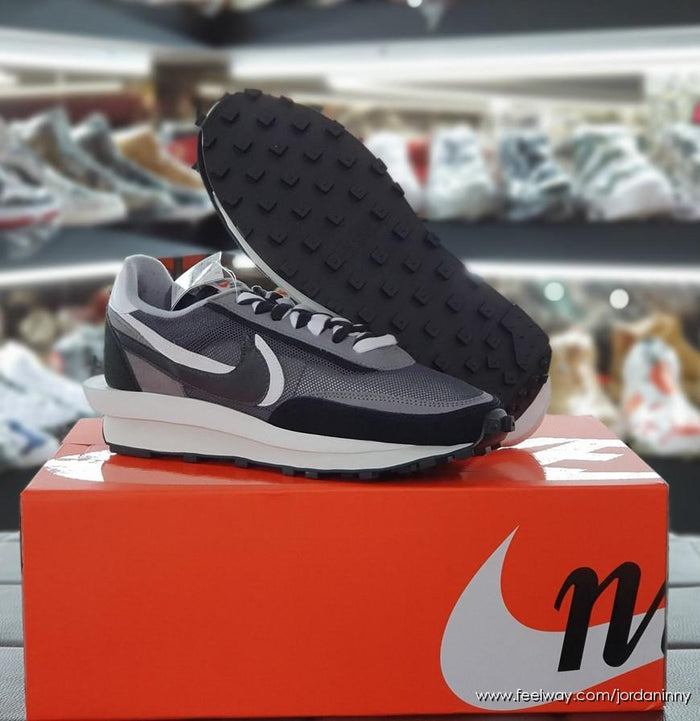 Nike sacai Waffle Racer Black Low-Top Sneakers