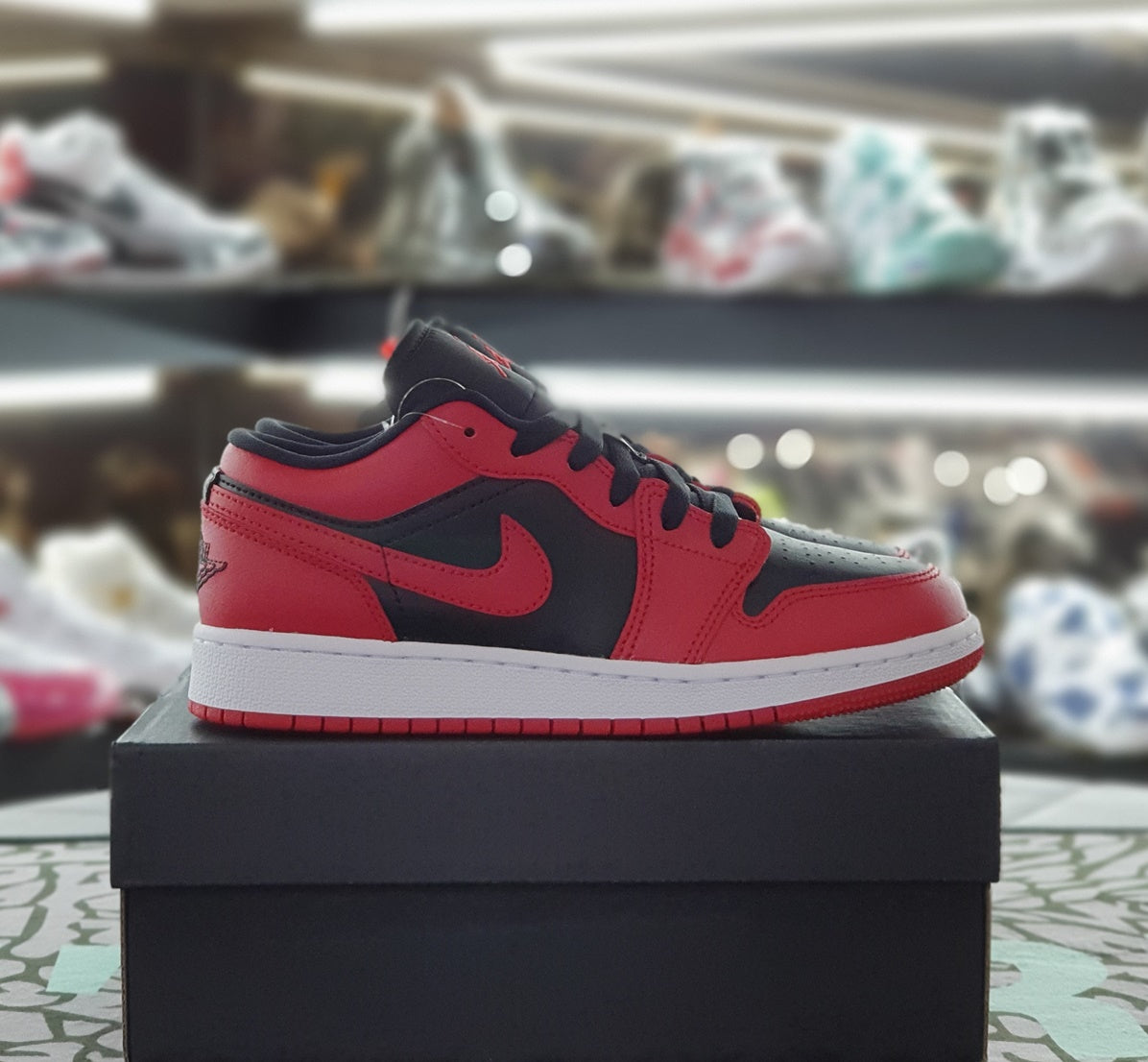 Air Jordan 1 Low Bred Varsity Red Womens Sneakers 553558 606