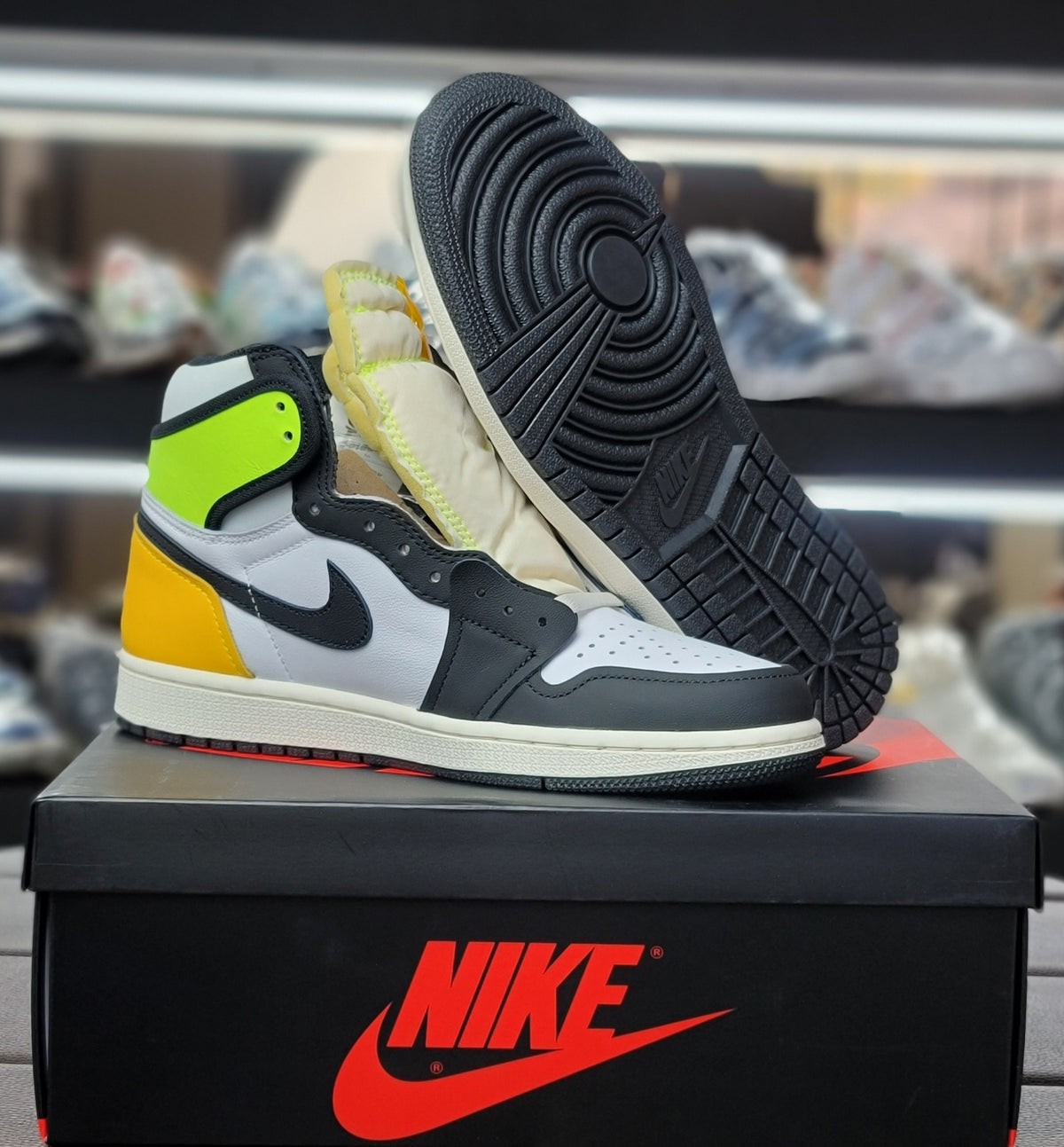 Air Jordan Retro 1 High OG Volt Gold Men’s High-Top Sneakers