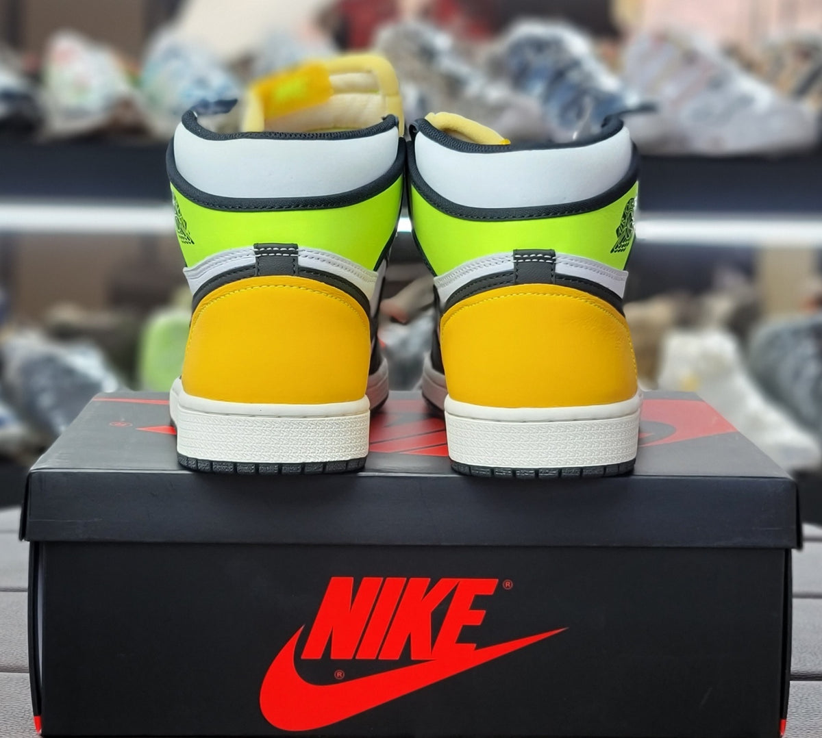 Air Jordan Retro 1 High OG Volt Gold Men’s High-Top Sneakers
