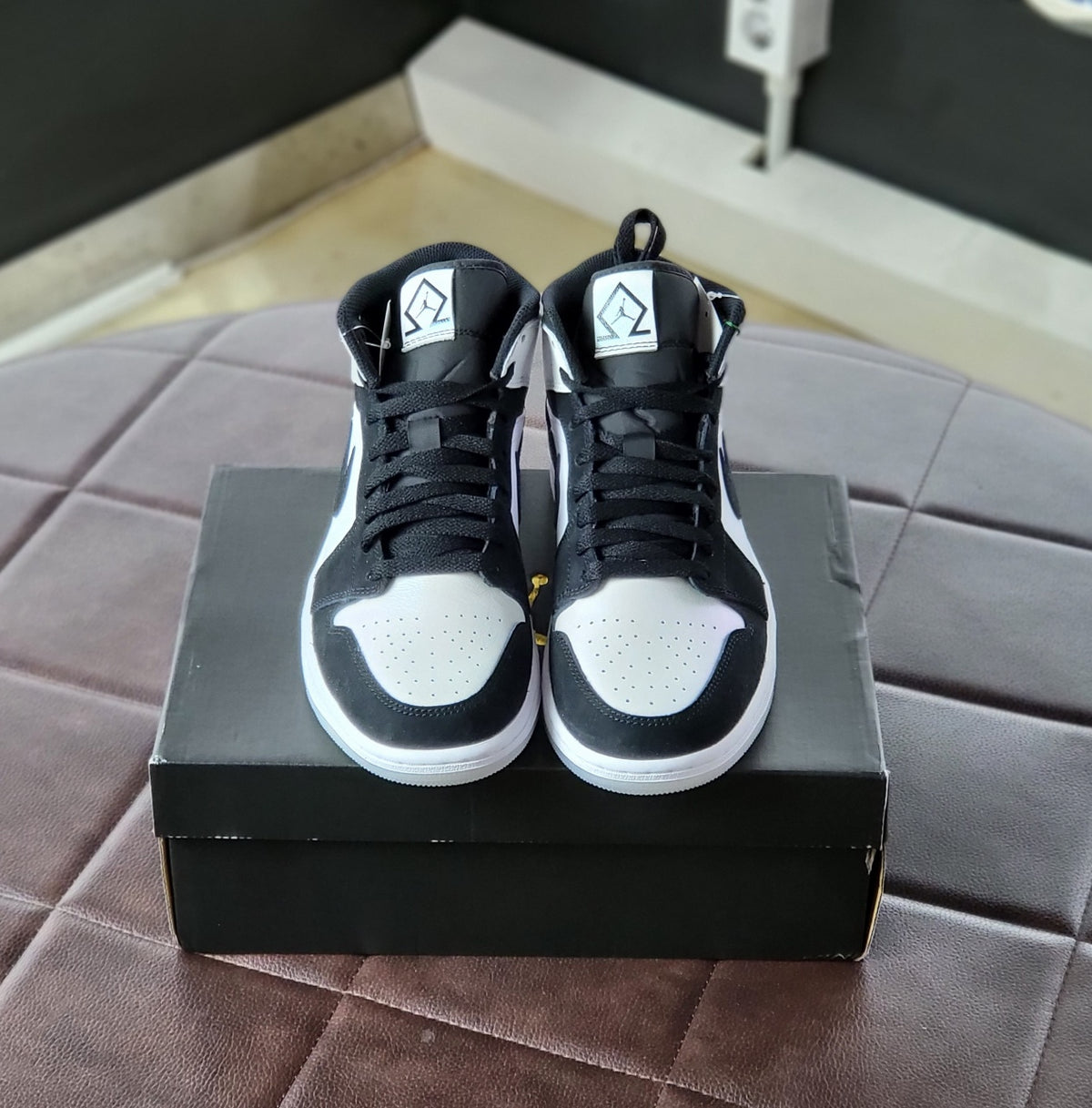 Nike Air Jordan 1 Mid Diamond High Top Sneakers White Black