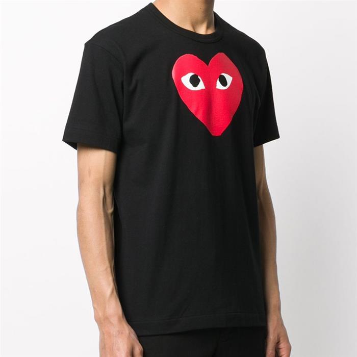 Comme des Garcons Men's Red Heart Logo Print Black T-Shirt AZ T112