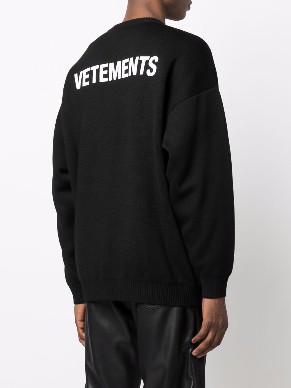 Vetements Logo Men's Crewneck Knit Sweater UE52KN360B 2901