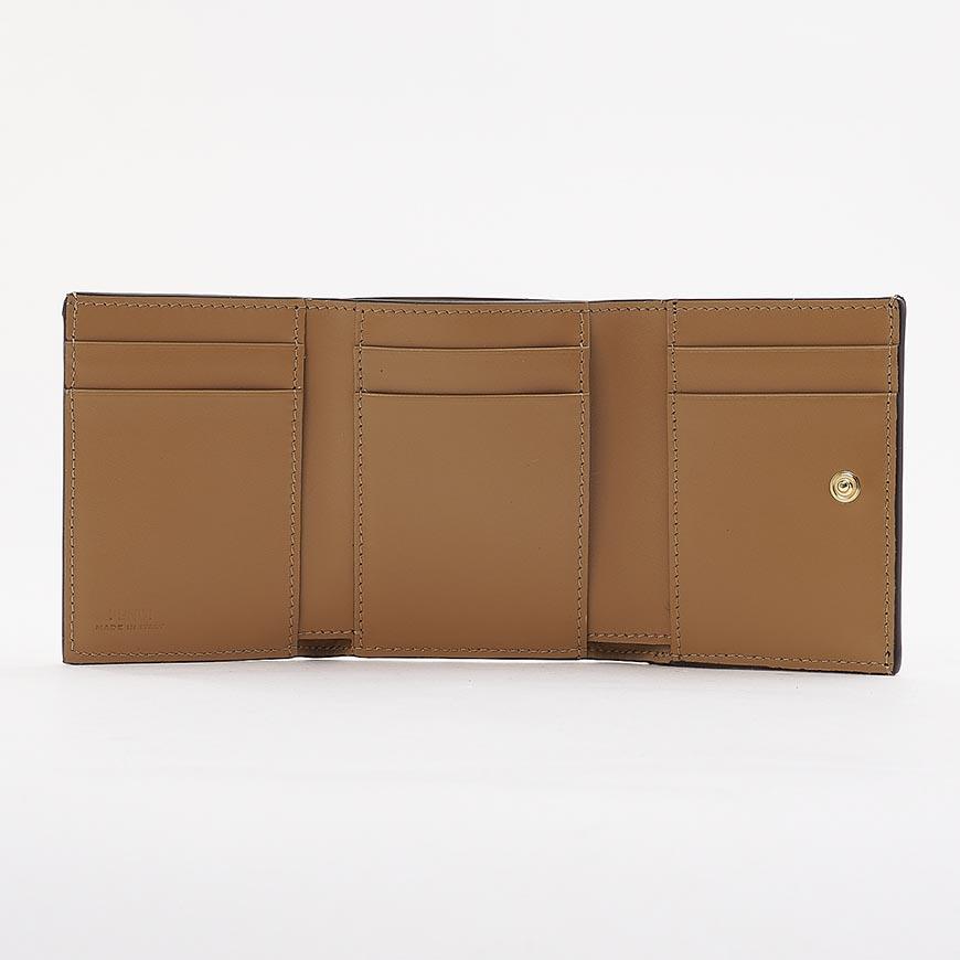 FENDI Women’s FF Diamond Small Bifold Wallet Leather Brown