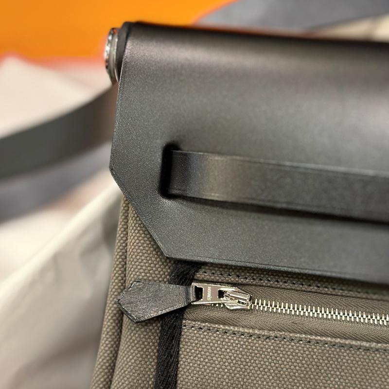 HERMES Khaki Canvas Herbag 39 Shoulder Tote Messenger Bag Silver Hardware