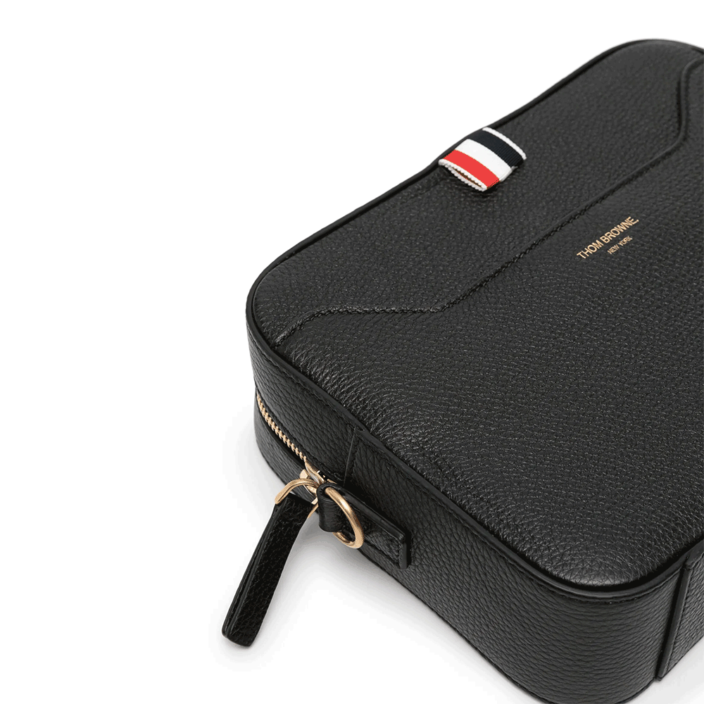 THOM BROWNE Pebble Grain Leather Camera Crossbody Bag Men MAG421A 00198 001