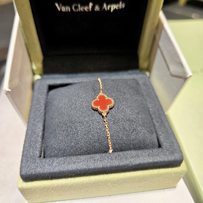 Van Cleef & Arpels Sweet Alhambra Bracelet Gold