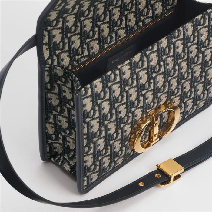 DIOR 30 Montaigne Shoulder Bag