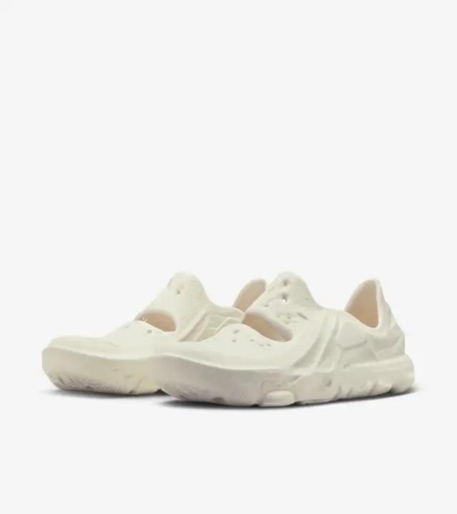 Nike ISPA Universal Natural White Low Top Sneakers