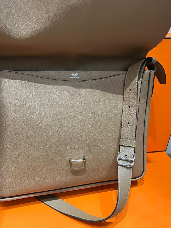 HERMES Etoupe Leather Steve Light Junior Messenger Crossbody Bag