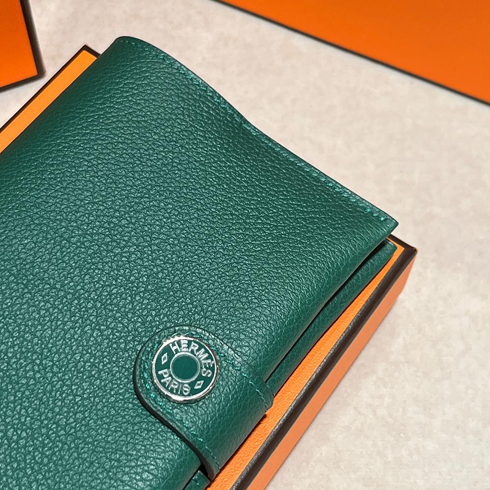HERMES Epsom Calfskin RMS Passport Holder Wallet Green