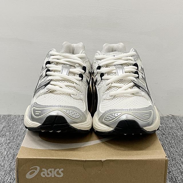 Asics Gel Nimbus 9 Low-Top Sneakers Unisex 1201A424 105