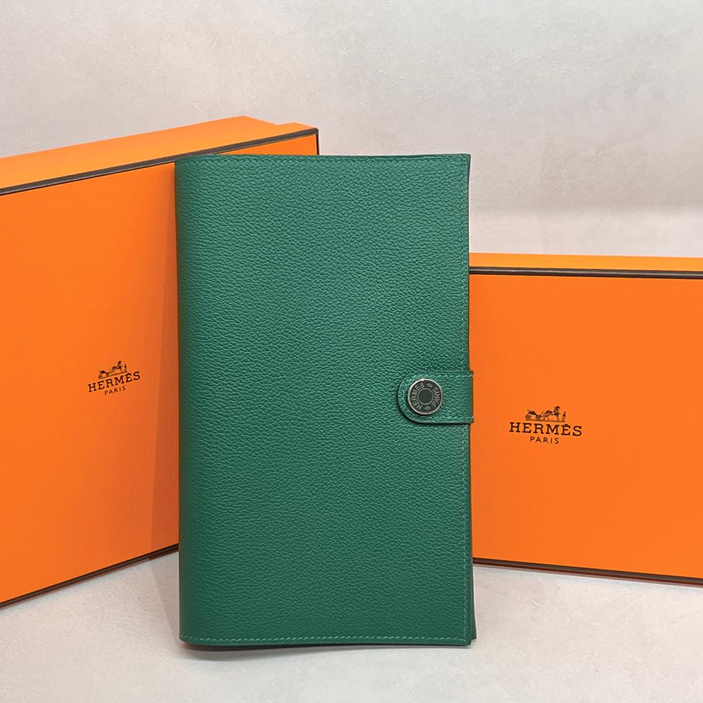 HERMES Green Long Wallet Pouch with Palladium Hardware