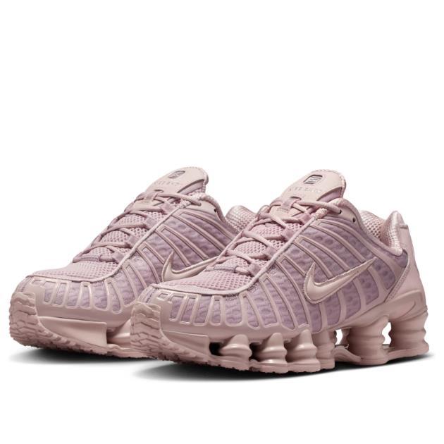 Nike Shox R4 Black Women’s Low-Top Sneakers