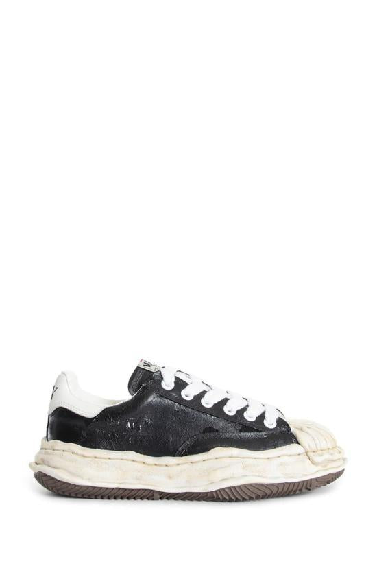 Maison Mihara Yasuhiro Black Low-Top Sneakers A15 FW727