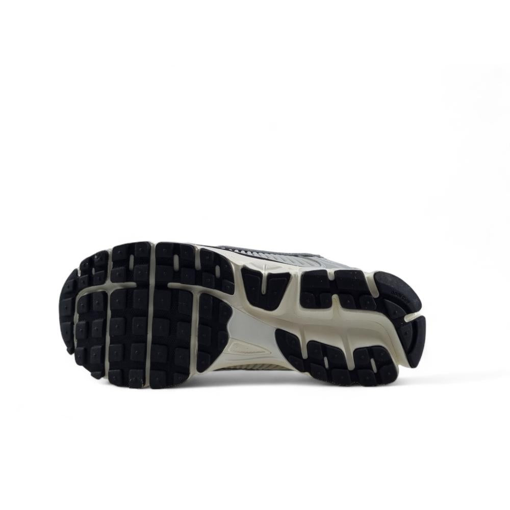 Nike Zoom Vomero 5 Metallic Silver Women’s Low-Top Sneakers