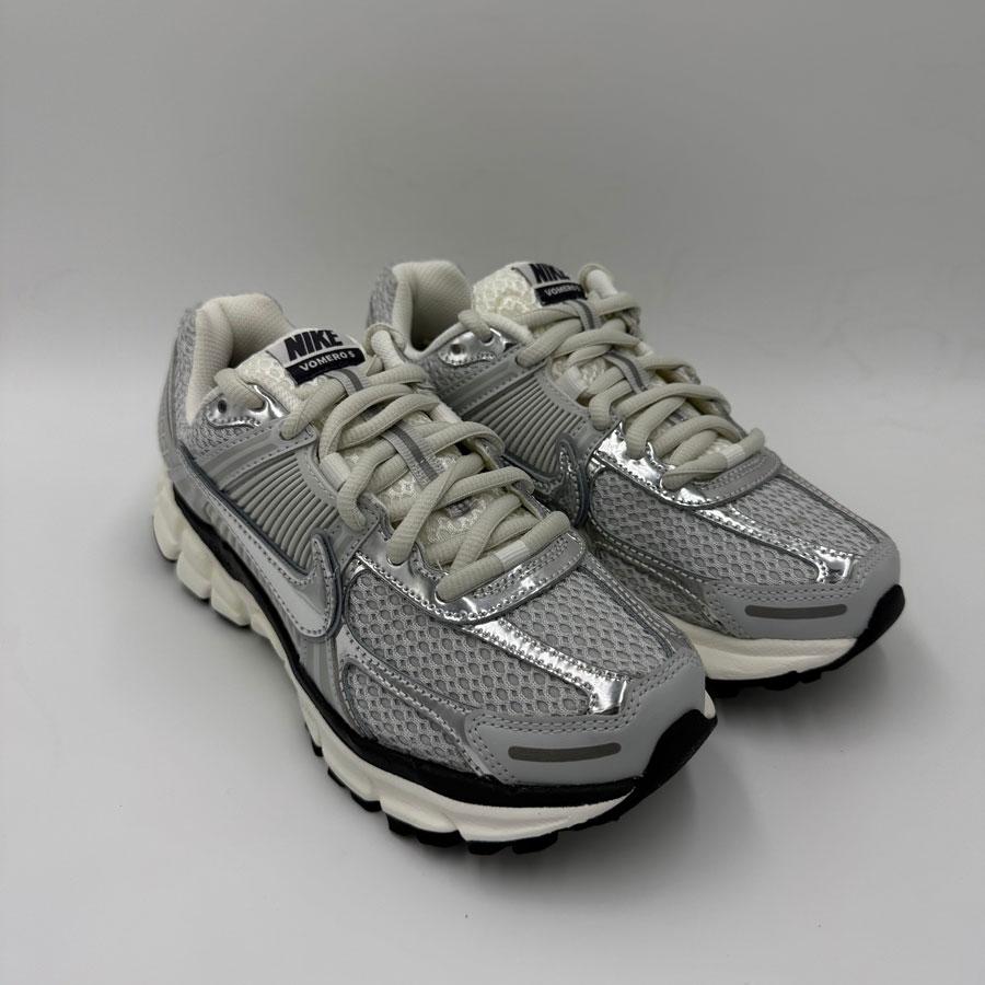 Nike Zoom Vomero 5 Photon Dust Metallic Silver Low-Top Sneakers