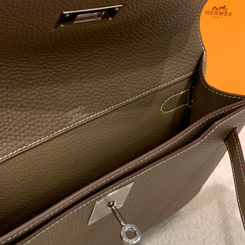 HERMES Etoupe Monochrome Kelly Depeches 25 Leather Pouch