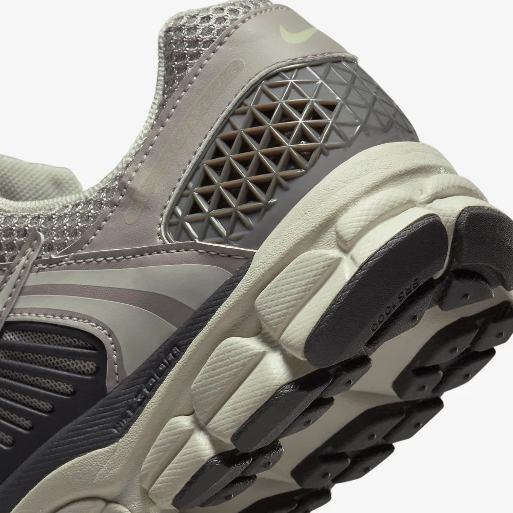 Nike Women's Zoom Vomero 5 Running Shoes Cobblestone/Flat Pewter FB8825 001