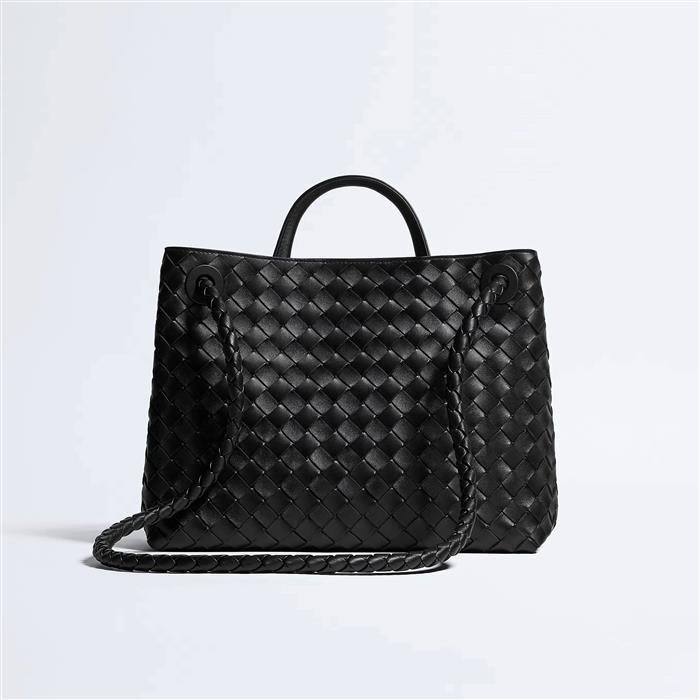 Bottega Veneta Medium Andiamo Leather Tote Bag Black