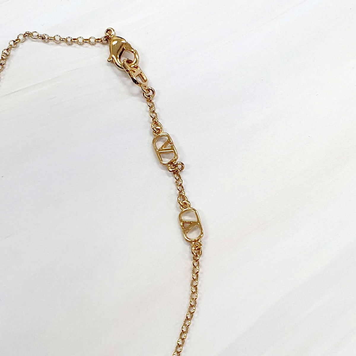 VALENTINO Women’s V Logo Ovalette Pendant Necklace Gold-Tone