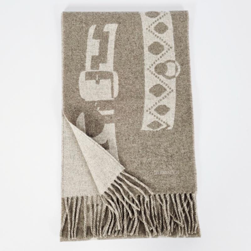 HERMES Beige Cashmere Colliers de Chiens Scarf
