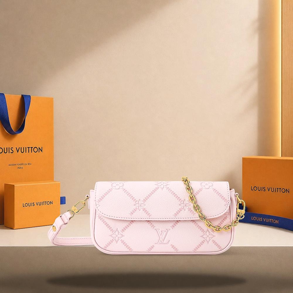 Louis Vuitton Ivy Light Bliss Couture Wallet on Chain Tote Bag