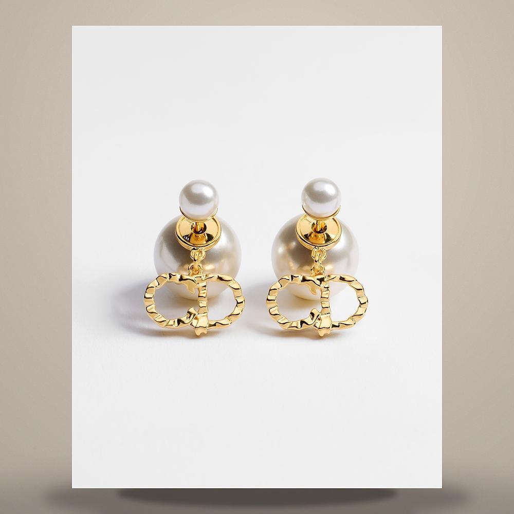 DIOR Gold-Finish Metal White Resin Pearl Dior Tribales Earrings E5040WOMRS D301