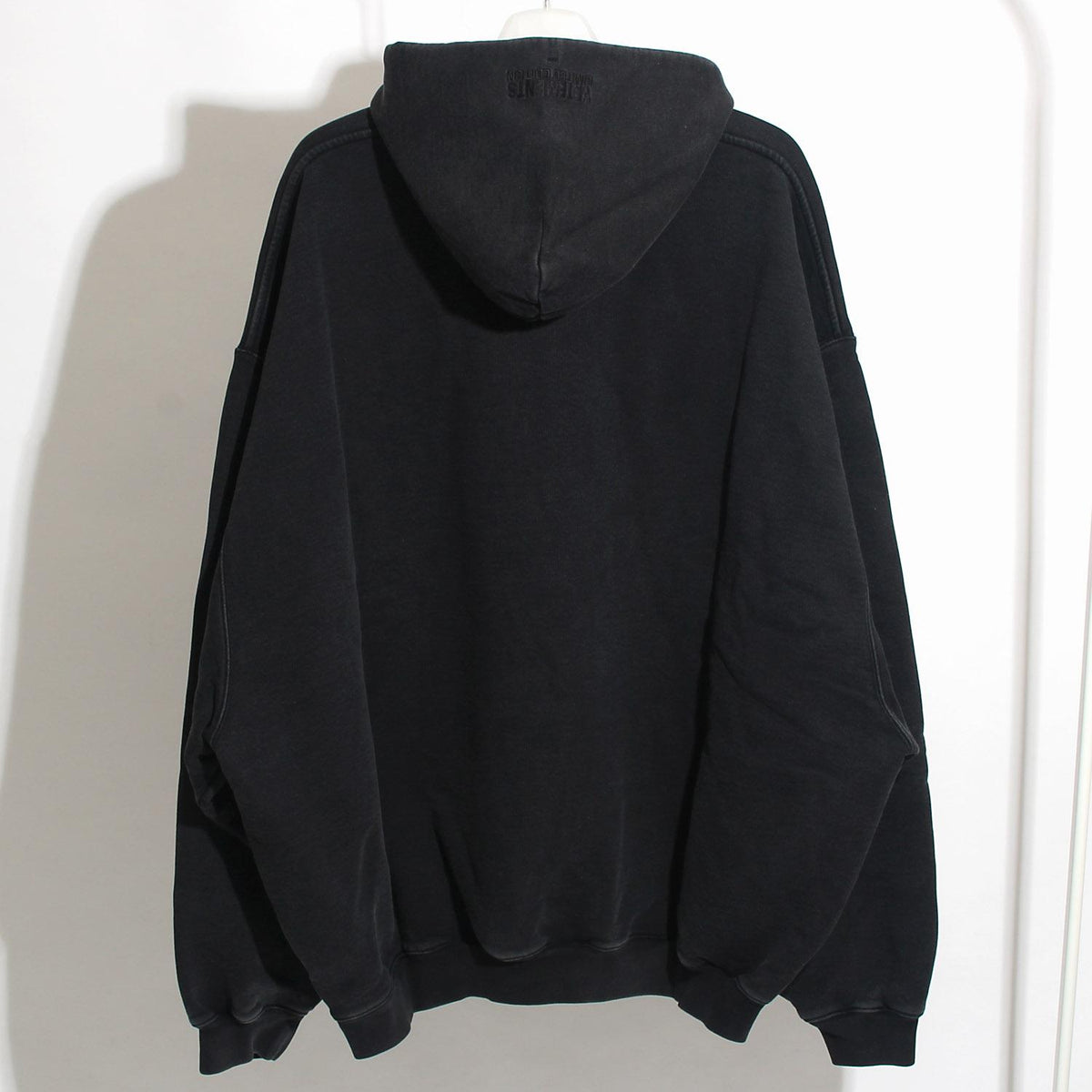 Vetements Men's Oversized Logo Washed Black Hoodie UE54HD220B