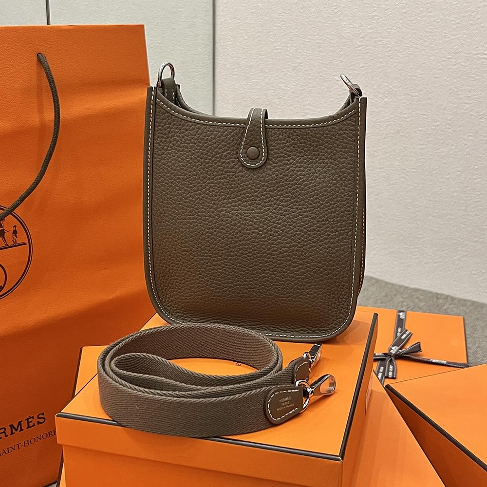HERMES Evelyne Clemence Leather Crossbody Bag Etoupe Palladium Hardware 16
