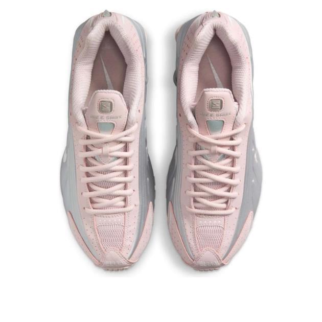 Nike Shox R4 Barely Rose Women’s Low-Top Sneakers