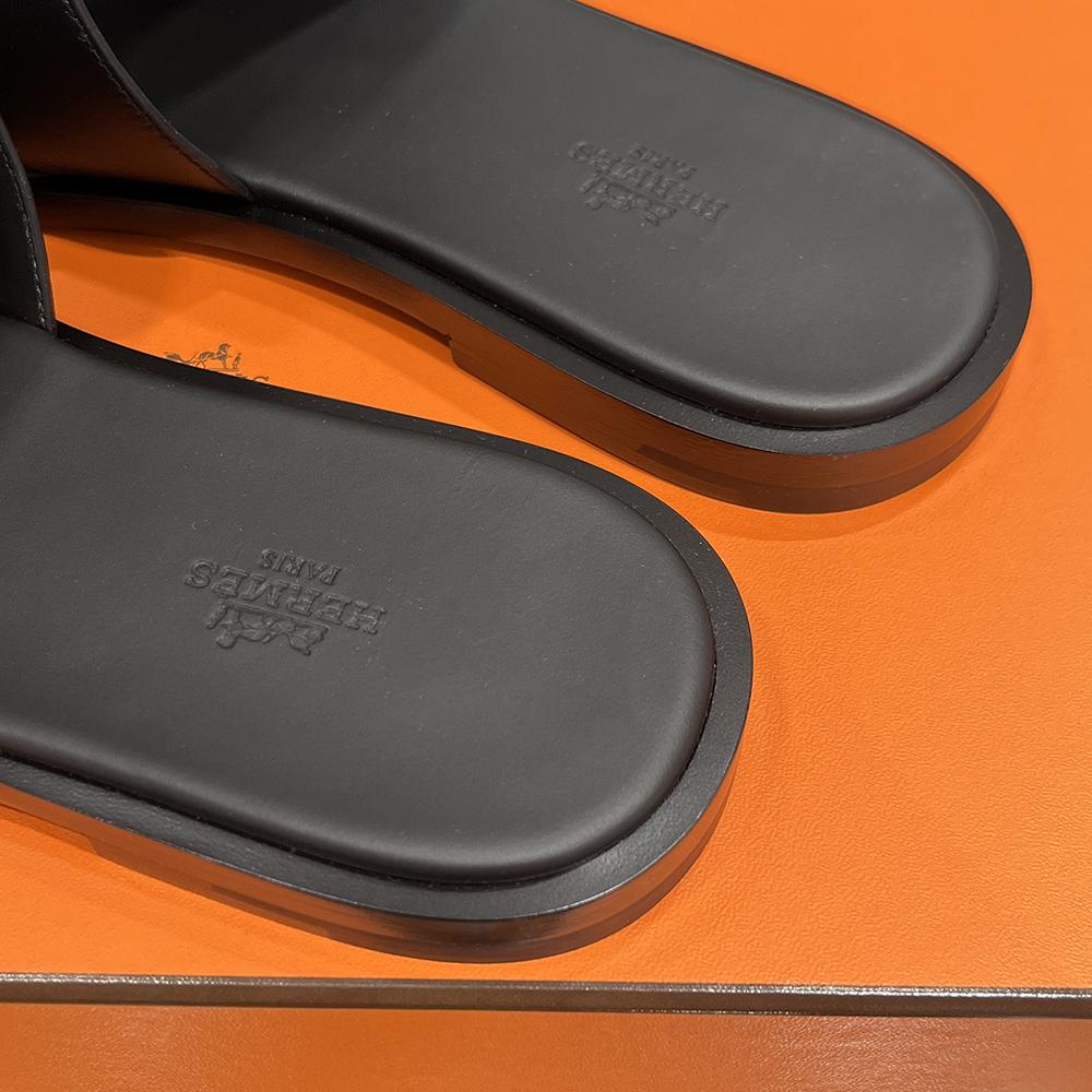 HERMES Men’s Gabriel Sandals Calfskin Kelly Buckle Black