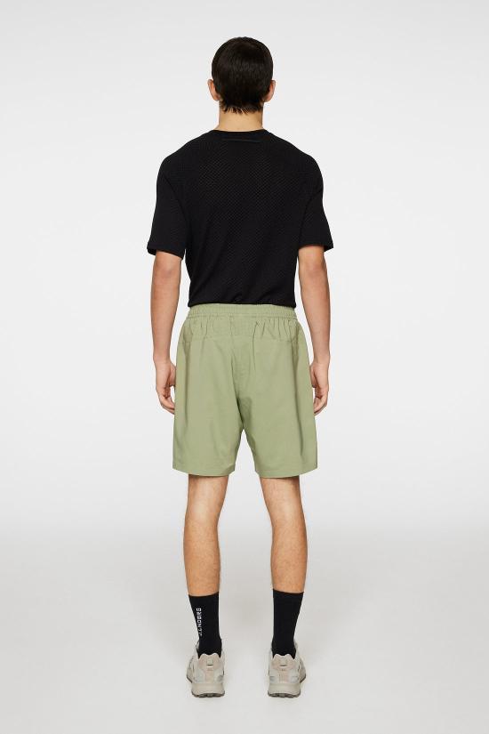 J LINDEBERG Men’s Lightweight Golf Short Pants AMPA12306M311 OIL GREEN DOM