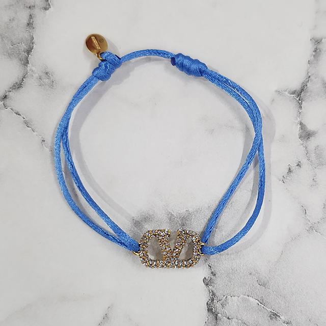 VALENTINO Unisex V Logo Signature Crystal Knotted Cord Bracelet 3W2J0F81 YAB YZW