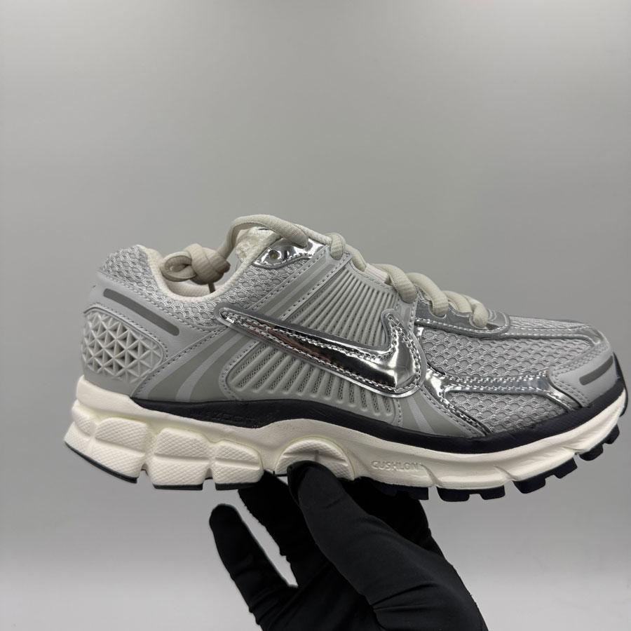 Nike Zoom Vomero 5 Photon Dust Metallic Silver Low-Top Sneakers