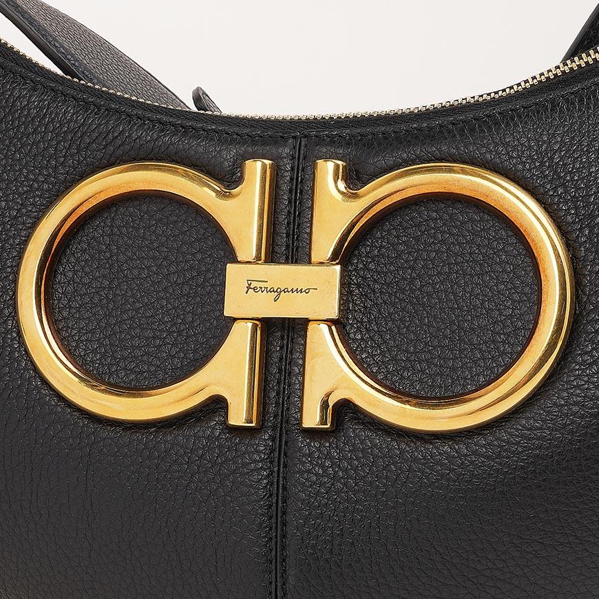 Ferragamo Maxi Gancini Shoulder Bag for Women 21 2885 NERO 0759154