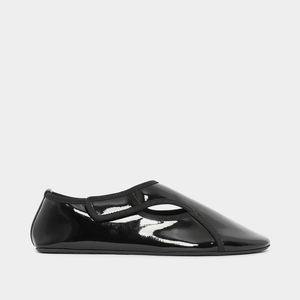ALAIA Back Logo Y-Strap Flat Women’s Shoes AA3A065A034 999