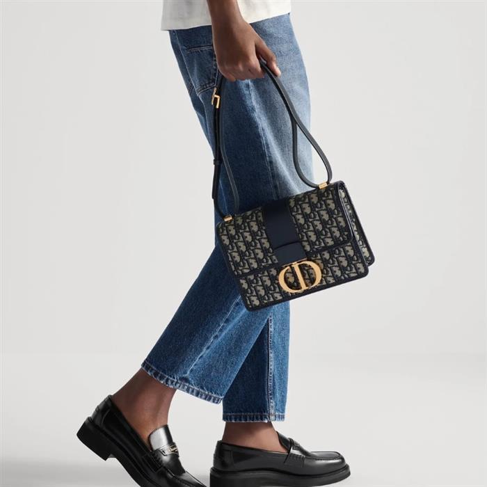 DIOR 30 Montaigne Shoulder Bag